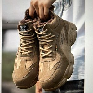 NEW Women’s lace up boots